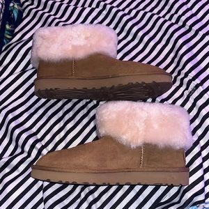 Never been out of the house in vary  good condition size 9 vary fluffy in side